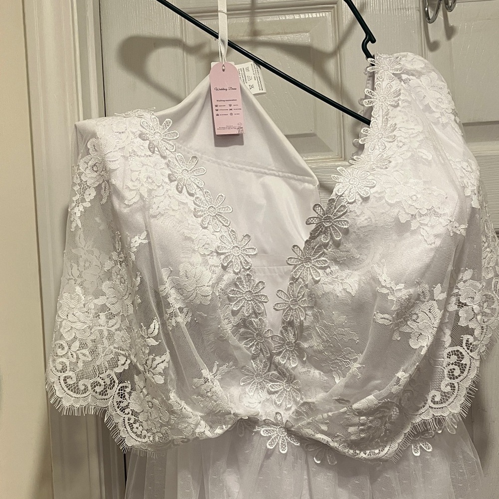 New size 26 White Floral Lace Bridal Gown just beautiful Stark white